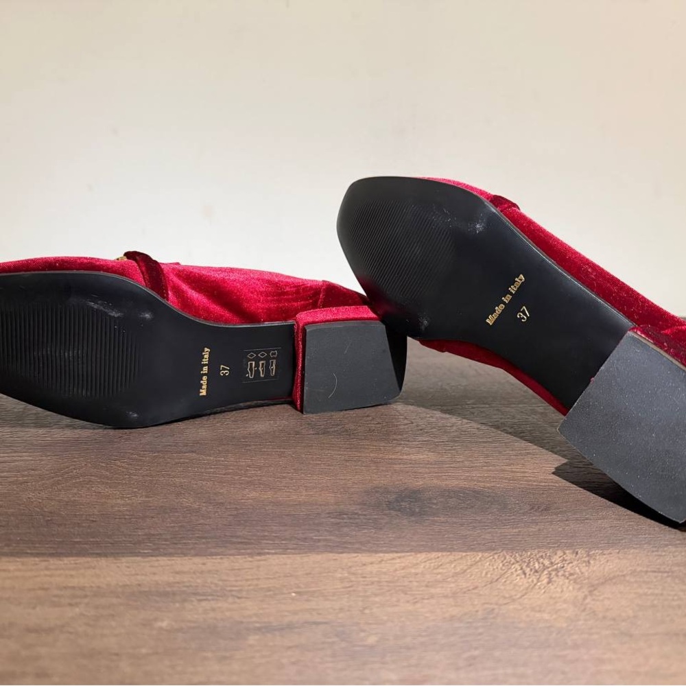 Elegant Red Velvet Loafers - Picture 3 of 3